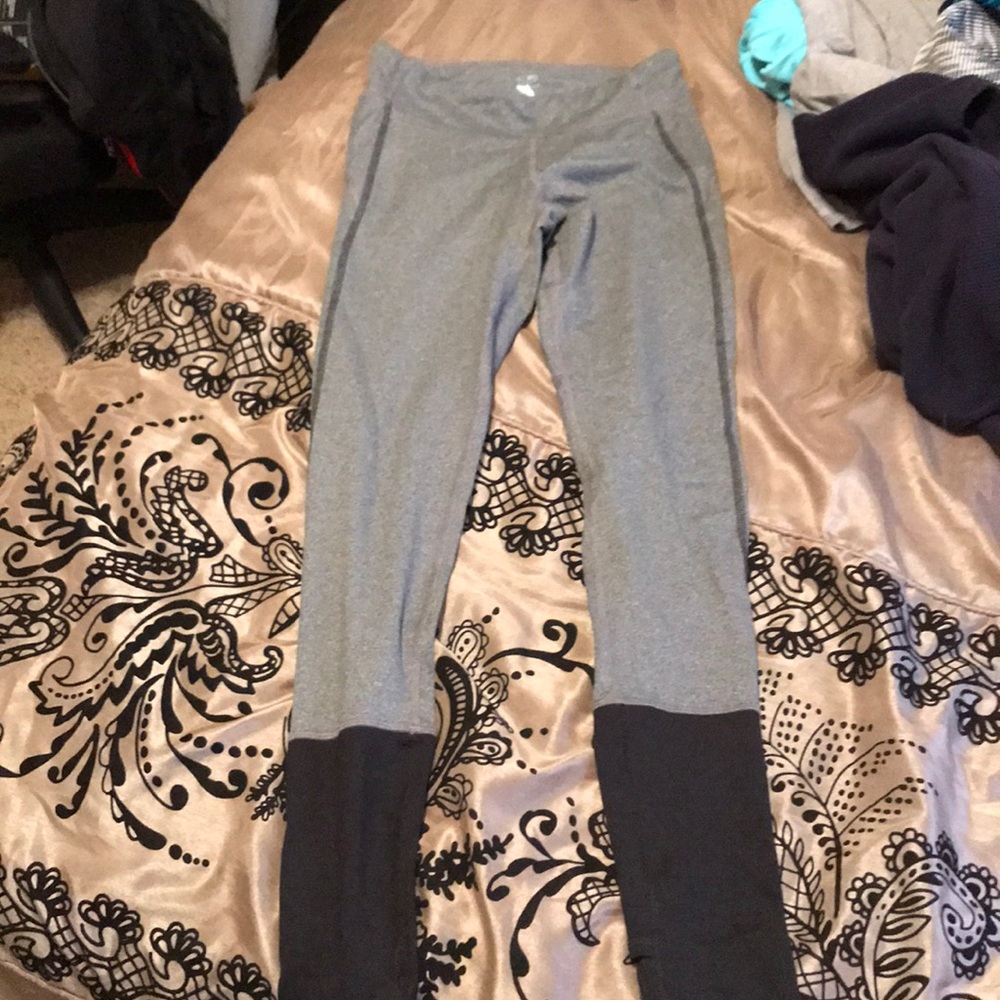 Workout pants , never worn. Size small